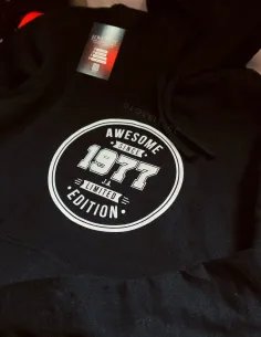 Abrigo con capucha estampado