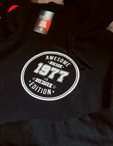 Abrigo con capucha estampado