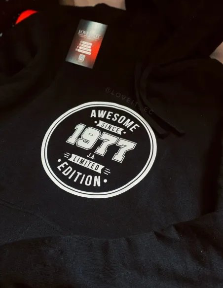 Abrigo con capucha estampado