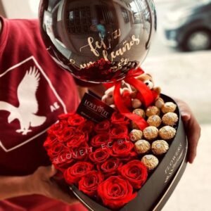 Caja de corazón con rosas  ferreros y peluches