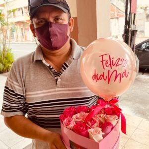 Caja de corazón con rosas