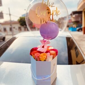 Caja de rosas colores variados